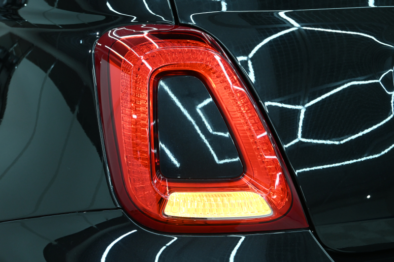 アバルト 595 ｺﾝﾍﾟﾃｨﾂｨｵｰﾈ　正規D車 左H 5速MT Sabeltｽﾎﾟｰﾂｼｰﾄ Uconnectﾌﾟﾚｰﾔｰ Carplay/AndroidAuto 17ｲﾝﾁAW ﾚｯﾄﾞｷｬﾘﾊﾟｰ ﾚｺｰﾄﾞﾓﾝﾂｧ　2年保証付