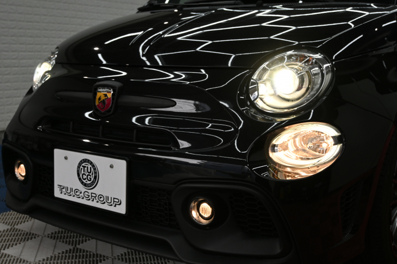 アバルト 595 ｺﾝﾍﾟﾃｨﾂｨｵｰﾈ　正規D車 左H 5速MT Sabeltｽﾎﾟｰﾂｼｰﾄ Uconnectﾌﾟﾚｰﾔｰ Carplay/AndroidAuto 17ｲﾝﾁAW ﾚｯﾄﾞｷｬﾘﾊﾟｰ ﾚｺｰﾄﾞﾓﾝﾂｧ　2年保証付