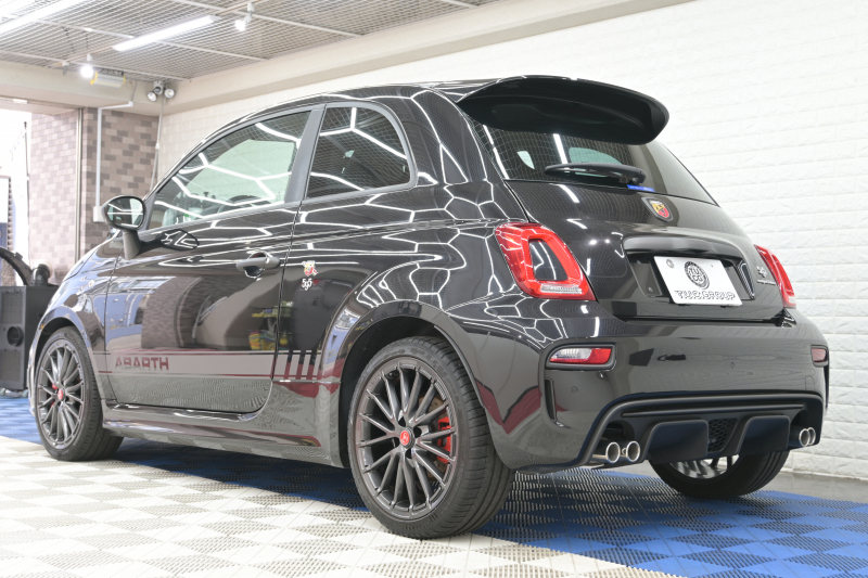 アバルト 595 ｺﾝﾍﾟﾃｨﾂｨｵｰﾈ　正規D車 左H 5速MT Sabeltｽﾎﾟｰﾂｼｰﾄ Uconnectﾌﾟﾚｰﾔｰ Carplay/AndroidAuto 17ｲﾝﾁAW ﾚｯﾄﾞｷｬﾘﾊﾟｰ ﾚｺｰﾄﾞﾓﾝﾂｧ　2年保証付