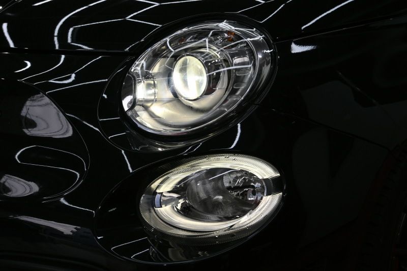 アバルト 595 ｺﾝﾍﾟﾃｨﾂｨｵｰﾈ　正規D車 左H 5速MT Sabeltｽﾎﾟｰﾂｼｰﾄ Uconnectﾌﾟﾚｰﾔｰ Carplay/AndroidAuto 17ｲﾝﾁAW ﾚｯﾄﾞｷｬﾘﾊﾟｰ ﾚｺｰﾄﾞﾓﾝﾂｧ　2年保証付