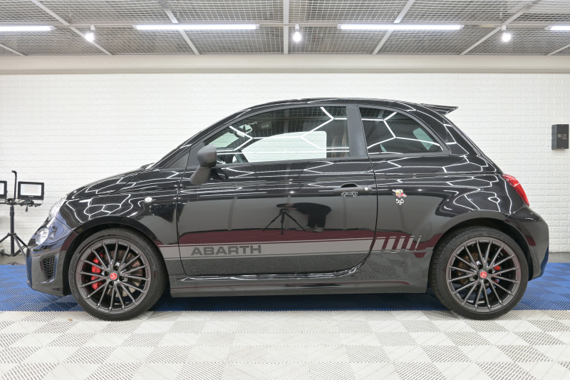 アバルト 595 ｺﾝﾍﾟﾃｨﾂｨｵｰﾈ　正規D車 左H 5速MT Sabeltｽﾎﾟｰﾂｼｰﾄ Uconnectﾌﾟﾚｰﾔｰ Carplay/AndroidAuto 17ｲﾝﾁAW ﾚｯﾄﾞｷｬﾘﾊﾟｰ ﾚｺｰﾄﾞﾓﾝﾂｧ　2年保証付