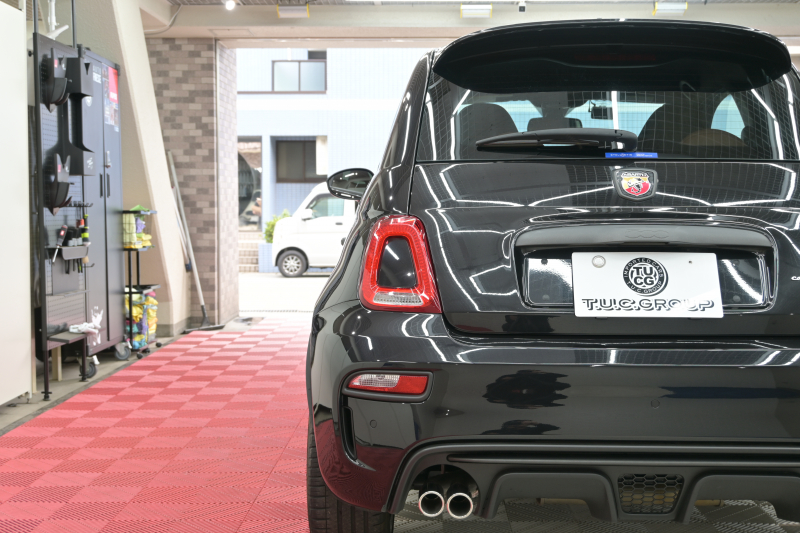 アバルト 595 ｺﾝﾍﾟﾃｨﾂｨｵｰﾈ　正規D車 左H 5速MT Sabeltｽﾎﾟｰﾂｼｰﾄ Uconnectﾌﾟﾚｰﾔｰ Carplay/AndroidAuto 17ｲﾝﾁAW ﾚｯﾄﾞｷｬﾘﾊﾟｰ ﾚｺｰﾄﾞﾓﾝﾂｧ　2年保証付