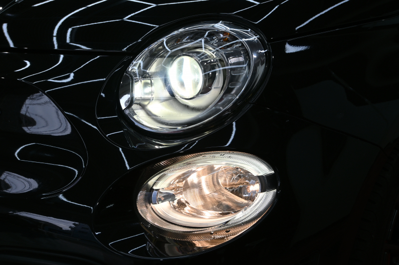 アバルト 595 ｺﾝﾍﾟﾃｨﾂｨｵｰﾈ　正規D車 左H 5速MT Sabeltｽﾎﾟｰﾂｼｰﾄ Uconnectﾌﾟﾚｰﾔｰ Carplay/AndroidAuto 17ｲﾝﾁAW ﾚｯﾄﾞｷｬﾘﾊﾟｰ ﾚｺｰﾄﾞﾓﾝﾂｧ　2年保証付