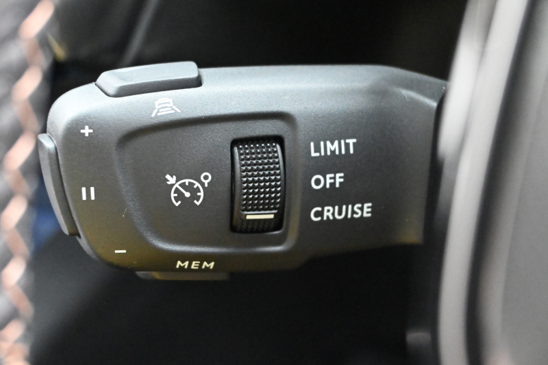 プジョー 3008 GT PLUG-IN HYBRID 4　1ｵｰﾅｰ 後期ﾓﾃﾞﾙ ACC LKA ﾊｰﾌ革 ﾊﾟﾉﾗﾏR 純正ﾅﾋﾞTV ﾘｱﾓﾆﾀｰ CarPlay ﾊﾟﾉﾗﾏﾋﾞｭｰｶﾒﾗ 前後ｺｰﾅｰｾﾝｻｰ 純正18ｲﾝﾁAW LEDﾗｲﾄ　新車保証継承可