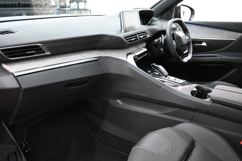 プジョー 3008 GT PLUG-IN HYBRID 4　1ｵｰﾅｰ 後期ﾓﾃﾞﾙ ACC LKA ﾊｰﾌ革 ﾊﾟﾉﾗﾏR 純正ﾅﾋﾞTV ﾘｱﾓﾆﾀｰ CarPlay ﾊﾟﾉﾗﾏﾋﾞｭｰｶﾒﾗ 前後ｺｰﾅｰｾﾝｻｰ 純正18ｲﾝﾁAW LEDﾗｲﾄ　新車保証継承可