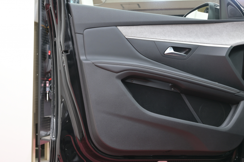 プジョー 3008 GT PLUG-IN HYBRID 4　1ｵｰﾅｰ 後期ﾓﾃﾞﾙ ACC LKA ﾊｰﾌ革 ﾊﾟﾉﾗﾏR 純正ﾅﾋﾞTV ﾘｱﾓﾆﾀｰ CarPlay ﾊﾟﾉﾗﾏﾋﾞｭｰｶﾒﾗ 前後ｺｰﾅｰｾﾝｻｰ 純正18ｲﾝﾁAW LEDﾗｲﾄ　新車保証継承可