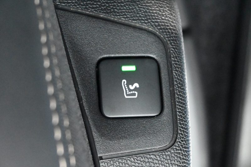 プジョー 3008 GT PLUG-IN HYBRID 4　1ｵｰﾅｰ 後期ﾓﾃﾞﾙ ACC LKA ﾊｰﾌ革 ﾊﾟﾉﾗﾏR 純正ﾅﾋﾞTV ﾘｱﾓﾆﾀｰ CarPlay ﾊﾟﾉﾗﾏﾋﾞｭｰｶﾒﾗ 前後ｺｰﾅｰｾﾝｻｰ 純正18ｲﾝﾁAW LEDﾗｲﾄ　新車保証継承可