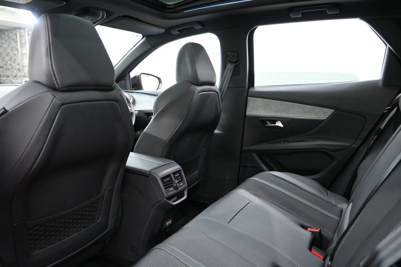 プジョー 3008 GT PLUG-IN HYBRID 4　1ｵｰﾅｰ 後期ﾓﾃﾞﾙ ACC LKA ﾊｰﾌ革 ﾊﾟﾉﾗﾏR 純正ﾅﾋﾞTV ﾘｱﾓﾆﾀｰ CarPlay ﾊﾟﾉﾗﾏﾋﾞｭｰｶﾒﾗ 前後ｺｰﾅｰｾﾝｻｰ 純正18ｲﾝﾁAW LEDﾗｲﾄ　新車保証継承可