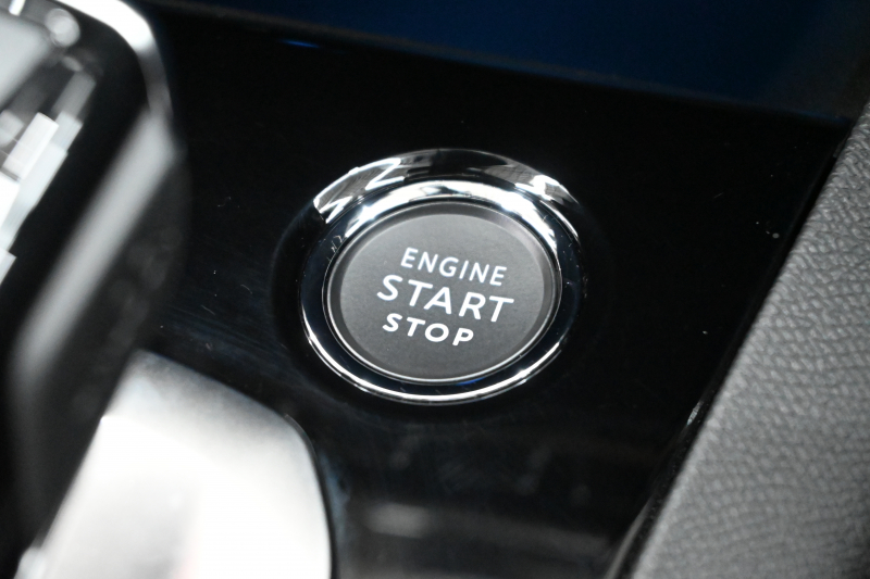 プジョー 3008 GT PLUG-IN HYBRID 4　1ｵｰﾅｰ 後期ﾓﾃﾞﾙ ACC LKA ﾊｰﾌ革 ﾊﾟﾉﾗﾏR 純正ﾅﾋﾞTV ﾘｱﾓﾆﾀｰ CarPlay ﾊﾟﾉﾗﾏﾋﾞｭｰｶﾒﾗ 前後ｺｰﾅｰｾﾝｻｰ 純正18ｲﾝﾁAW LEDﾗｲﾄ　新車保証継承可