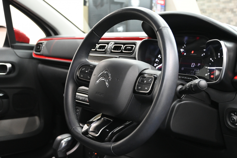 シトロエン C3 ｼｬｲﾝ　1ｵｰﾅｰ Pｽﾀ ECO ｸﾙｺﾝ ｱｸﾃｨﾌﾞｾｰﾌﾃｨﾌﾞﾚｰｷ LDW BSM ﾌｧﾌﾞﾘｯｸｼｰﾄ 7ｲﾝﾁﾀｯﾁｽｸﾘｰﾝ CarPlay 16ｲﾝﾁAW ﾊﾞｲﾄｰﾝﾙｰﾌ　2年保証付