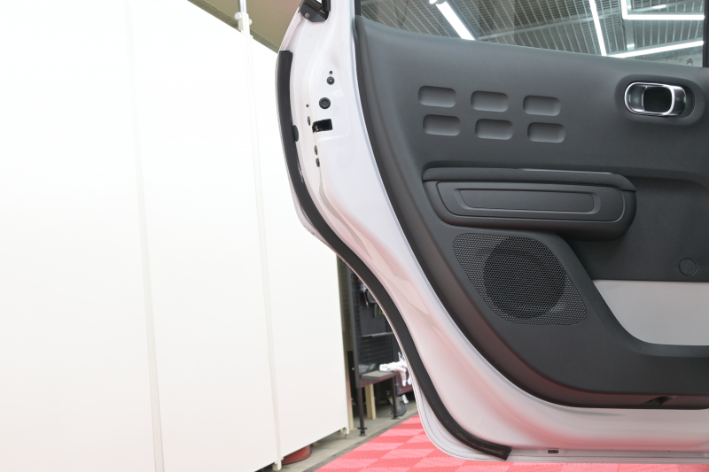 シトロエン C3 ｼｬｲﾝ　1ｵｰﾅｰ Pｽﾀ ECO ｸﾙｺﾝ ｱｸﾃｨﾌﾞｾｰﾌﾃｨﾌﾞﾚｰｷ LDW BSM ﾌｧﾌﾞﾘｯｸｼｰﾄ 7ｲﾝﾁﾀｯﾁｽｸﾘｰﾝ CarPlay 16ｲﾝﾁAW ﾊﾞｲﾄｰﾝﾙｰﾌ　2年保証付