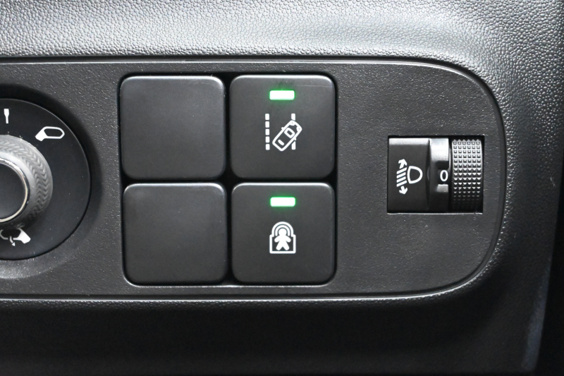 シトロエン C3 ｼｬｲﾝ　1ｵｰﾅｰ Pｽﾀ ECO ｸﾙｺﾝ ｱｸﾃｨﾌﾞｾｰﾌﾃｨﾌﾞﾚｰｷ LDW BSM ﾌｧﾌﾞﾘｯｸｼｰﾄ 7ｲﾝﾁﾀｯﾁｽｸﾘｰﾝ CarPlay 16ｲﾝﾁAW ﾊﾞｲﾄｰﾝﾙｰﾌ　2年保証付