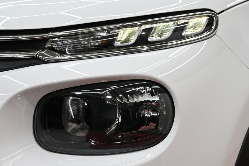 シトロエン C3 ｼｬｲﾝ　1ｵｰﾅｰ Pｽﾀ ECO ｸﾙｺﾝ ｱｸﾃｨﾌﾞｾｰﾌﾃｨﾌﾞﾚｰｷ LDW BSM ﾌｧﾌﾞﾘｯｸｼｰﾄ 7ｲﾝﾁﾀｯﾁｽｸﾘｰﾝ CarPlay 16ｲﾝﾁAW ﾊﾞｲﾄｰﾝﾙｰﾌ　2年保証付