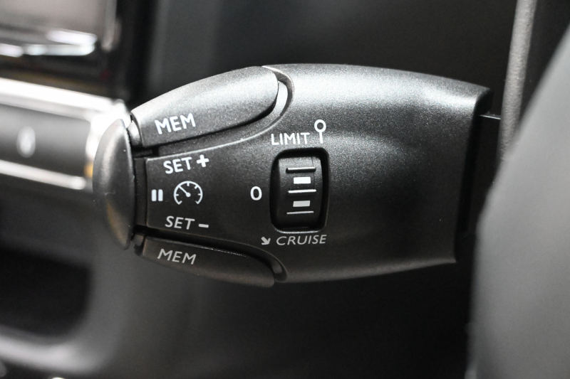 シトロエン C3 ｼｬｲﾝ　1ｵｰﾅｰ Pｽﾀ ECO ｸﾙｺﾝ ｱｸﾃｨﾌﾞｾｰﾌﾃｨﾌﾞﾚｰｷ LDW BSM ﾌｧﾌﾞﾘｯｸｼｰﾄ 7ｲﾝﾁﾀｯﾁｽｸﾘｰﾝ CarPlay 16ｲﾝﾁAW ﾊﾞｲﾄｰﾝﾙｰﾌ　2年保証付