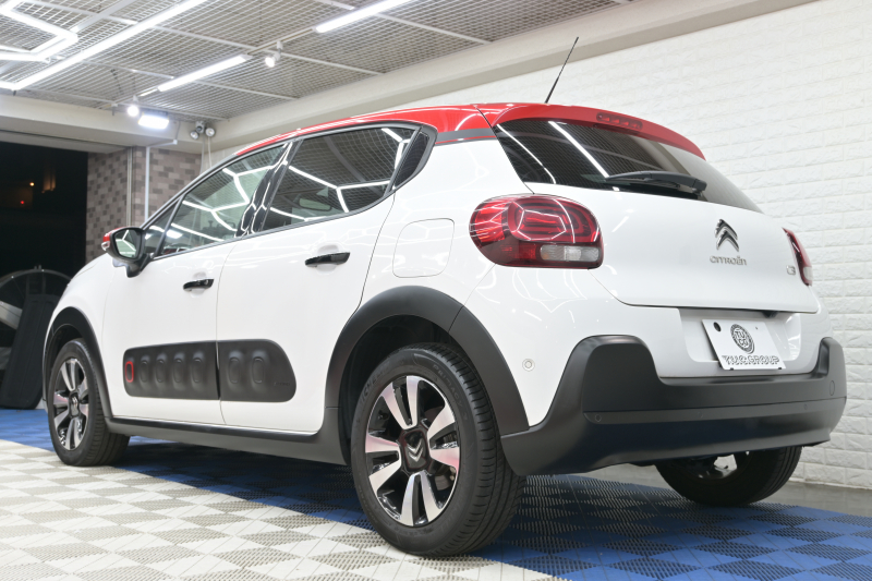 シトロエン C3 ｼｬｲﾝ　1ｵｰﾅｰ Pｽﾀ ECO ｸﾙｺﾝ ｱｸﾃｨﾌﾞｾｰﾌﾃｨﾌﾞﾚｰｷ LDW BSM ﾌｧﾌﾞﾘｯｸｼｰﾄ 7ｲﾝﾁﾀｯﾁｽｸﾘｰﾝ CarPlay 16ｲﾝﾁAW ﾊﾞｲﾄｰﾝﾙｰﾌ　2年保証付