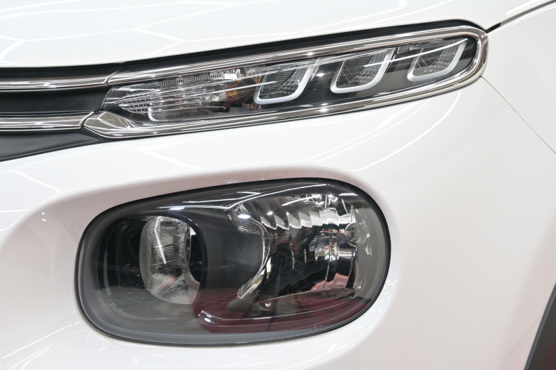 シトロエン C3 ｼｬｲﾝ　1ｵｰﾅｰ Pｽﾀ ECO ｸﾙｺﾝ ｱｸﾃｨﾌﾞｾｰﾌﾃｨﾌﾞﾚｰｷ LDW BSM ﾌｧﾌﾞﾘｯｸｼｰﾄ 7ｲﾝﾁﾀｯﾁｽｸﾘｰﾝ CarPlay 16ｲﾝﾁAW ﾊﾞｲﾄｰﾝﾙｰﾌ　2年保証付