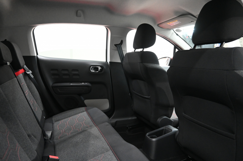 シトロエン C3 ｼｬｲﾝ　1ｵｰﾅｰ Pｽﾀ ECO ｸﾙｺﾝ ｱｸﾃｨﾌﾞｾｰﾌﾃｨﾌﾞﾚｰｷ LDW BSM ﾌｧﾌﾞﾘｯｸｼｰﾄ 7ｲﾝﾁﾀｯﾁｽｸﾘｰﾝ CarPlay 16ｲﾝﾁAW ﾊﾞｲﾄｰﾝﾙｰﾌ　2年保証付