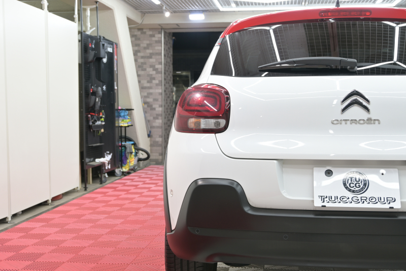 シトロエン C3 ｼｬｲﾝ　1ｵｰﾅｰ Pｽﾀ ECO ｸﾙｺﾝ ｱｸﾃｨﾌﾞｾｰﾌﾃｨﾌﾞﾚｰｷ LDW BSM ﾌｧﾌﾞﾘｯｸｼｰﾄ 7ｲﾝﾁﾀｯﾁｽｸﾘｰﾝ CarPlay 16ｲﾝﾁAW ﾊﾞｲﾄｰﾝﾙｰﾌ　2年保証付