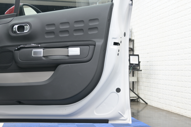 シトロエン C3 ｼｬｲﾝ　1ｵｰﾅｰ Pｽﾀ ECO ｸﾙｺﾝ ｱｸﾃｨﾌﾞｾｰﾌﾃｨﾌﾞﾚｰｷ LDW BSM ﾌｧﾌﾞﾘｯｸｼｰﾄ 7ｲﾝﾁﾀｯﾁｽｸﾘｰﾝ CarPlay 16ｲﾝﾁAW ﾊﾞｲﾄｰﾝﾙｰﾌ　2年保証付