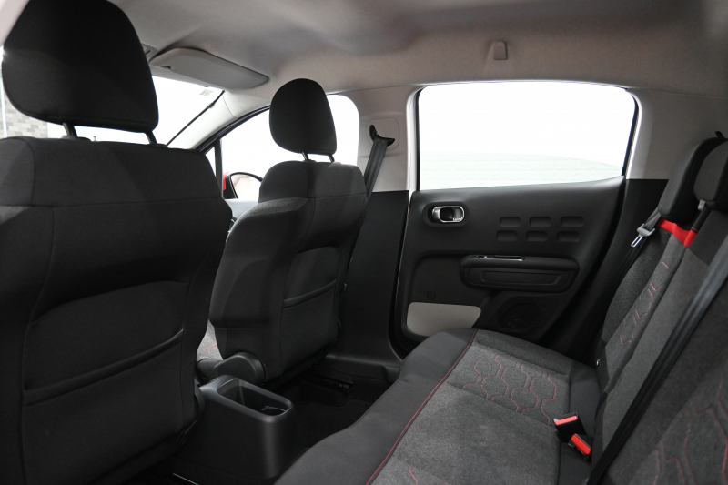 シトロエン C3 ｼｬｲﾝ　1ｵｰﾅｰ Pｽﾀ ECO ｸﾙｺﾝ ｱｸﾃｨﾌﾞｾｰﾌﾃｨﾌﾞﾚｰｷ LDW BSM ﾌｧﾌﾞﾘｯｸｼｰﾄ 7ｲﾝﾁﾀｯﾁｽｸﾘｰﾝ CarPlay 16ｲﾝﾁAW ﾊﾞｲﾄｰﾝﾙｰﾌ　2年保証付