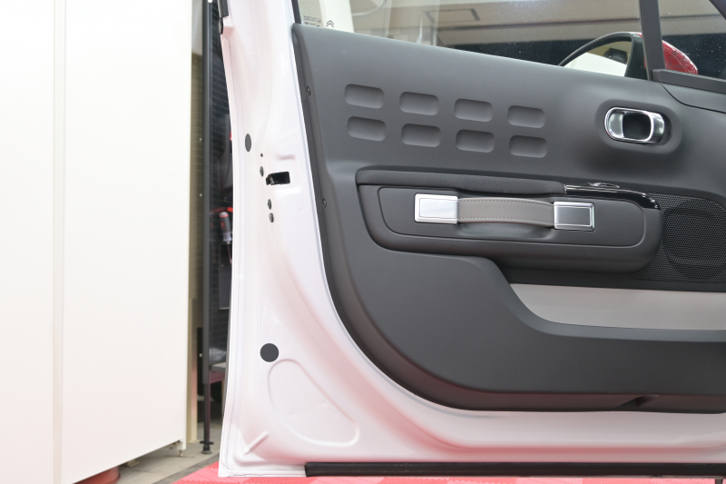 シトロエン C3 ｼｬｲﾝ　1ｵｰﾅｰ Pｽﾀ ECO ｸﾙｺﾝ ｱｸﾃｨﾌﾞｾｰﾌﾃｨﾌﾞﾚｰｷ LDW BSM ﾌｧﾌﾞﾘｯｸｼｰﾄ 7ｲﾝﾁﾀｯﾁｽｸﾘｰﾝ CarPlay 16ｲﾝﾁAW ﾊﾞｲﾄｰﾝﾙｰﾌ　2年保証付