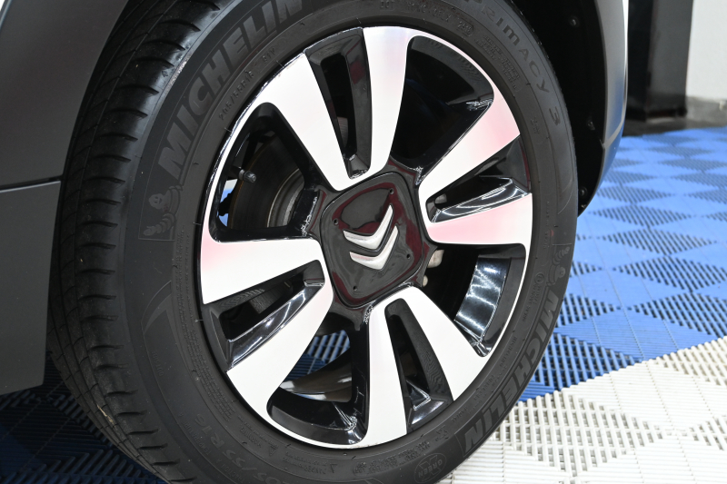 シトロエン C3 ｼｬｲﾝ　1ｵｰﾅｰ Pｽﾀ ECO ｸﾙｺﾝ ｱｸﾃｨﾌﾞｾｰﾌﾃｨﾌﾞﾚｰｷ LDW BSM ﾌｧﾌﾞﾘｯｸｼｰﾄ 7ｲﾝﾁﾀｯﾁｽｸﾘｰﾝ CarPlay 16ｲﾝﾁAW ﾊﾞｲﾄｰﾝﾙｰﾌ　2年保証付