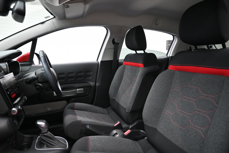 シトロエン C3 ｼｬｲﾝ　1ｵｰﾅｰ Pｽﾀ ECO ｸﾙｺﾝ ｱｸﾃｨﾌﾞｾｰﾌﾃｨﾌﾞﾚｰｷ LDW BSM ﾌｧﾌﾞﾘｯｸｼｰﾄ 7ｲﾝﾁﾀｯﾁｽｸﾘｰﾝ CarPlay 16ｲﾝﾁAW ﾊﾞｲﾄｰﾝﾙｰﾌ　2年保証付