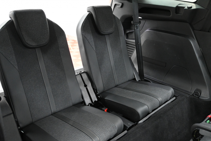 プジョー 5008 GTﾗｲﾝ ﾌﾞﾙｰHDI　ACC Pｽﾀ ECO BSM ﾊｰﾌﾚｻﾞｰ ﾏｯｻｰｼﾞ機能 純正ﾀｯﾁｽｸﾘｰﾝ ﾌﾙｾｸﾞ Carplay BTｵｰﾃﾞｨｵ&TEL 純正18ｲﾝﾁAW　2年保証付