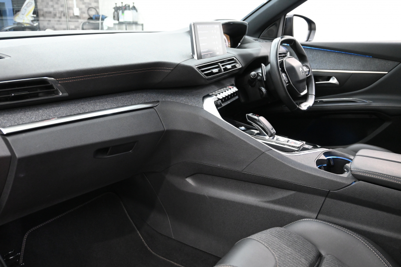 プジョー 5008 GTﾗｲﾝ ﾌﾞﾙｰHDI　ACC Pｽﾀ ECO BSM ﾊｰﾌﾚｻﾞｰ ﾏｯｻｰｼﾞ機能 純正ﾀｯﾁｽｸﾘｰﾝ ﾌﾙｾｸﾞ Carplay BTｵｰﾃﾞｨｵ&TEL 純正18ｲﾝﾁAW　2年保証付