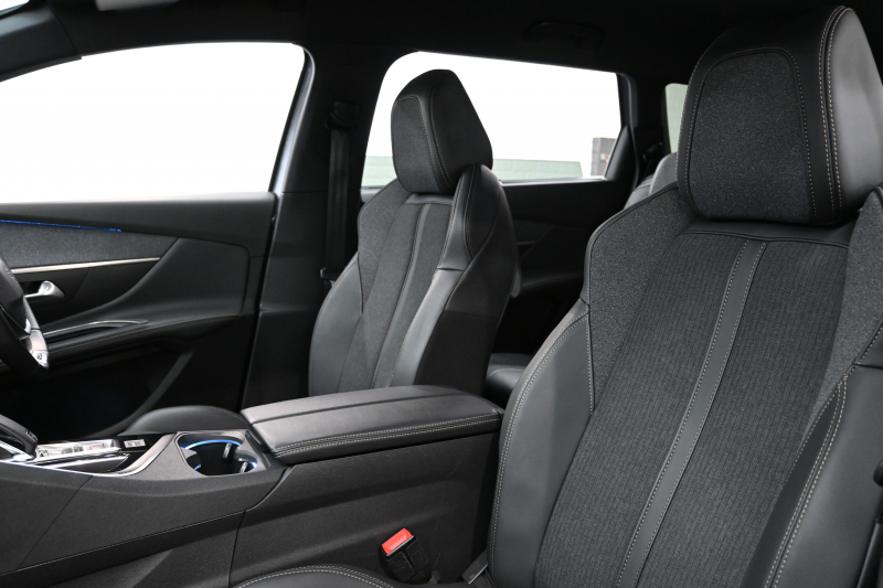 プジョー 5008 GTﾗｲﾝ ﾌﾞﾙｰHDI　ACC Pｽﾀ ECO BSM ﾊｰﾌﾚｻﾞｰ ﾏｯｻｰｼﾞ機能 純正ﾀｯﾁｽｸﾘｰﾝ ﾌﾙｾｸﾞ Carplay BTｵｰﾃﾞｨｵ&TEL 純正18ｲﾝﾁAW　2年保証付