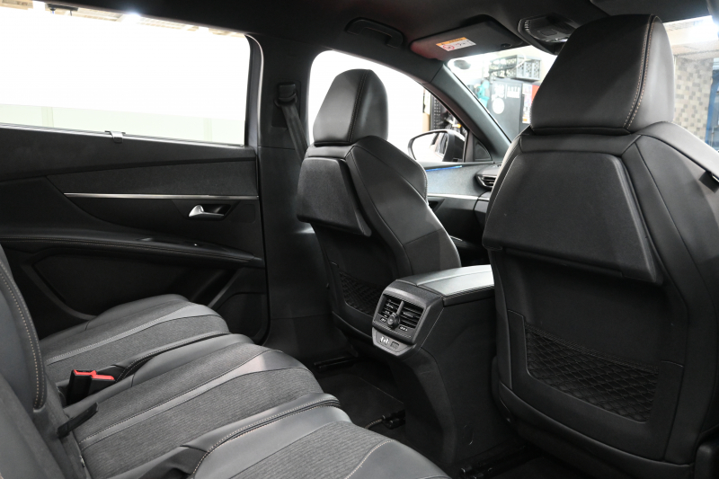 プジョー 5008 GTﾗｲﾝ ﾌﾞﾙｰHDI　ACC Pｽﾀ ECO BSM ﾊｰﾌﾚｻﾞｰ ﾏｯｻｰｼﾞ機能 純正ﾀｯﾁｽｸﾘｰﾝ ﾌﾙｾｸﾞ Carplay BTｵｰﾃﾞｨｵ&TEL 純正18ｲﾝﾁAW　2年保証付