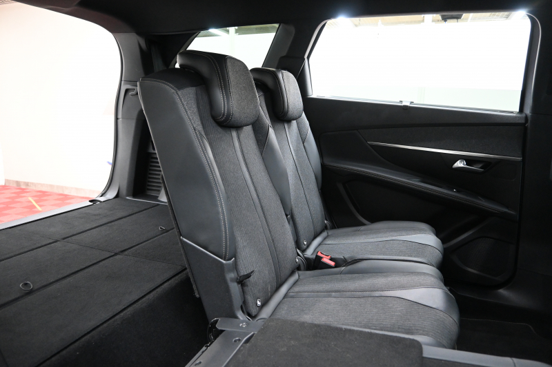 プジョー 5008 GTﾗｲﾝ ﾌﾞﾙｰHDI　ACC Pｽﾀ ECO BSM ﾊｰﾌﾚｻﾞｰ ﾏｯｻｰｼﾞ機能 純正ﾀｯﾁｽｸﾘｰﾝ ﾌﾙｾｸﾞ Carplay BTｵｰﾃﾞｨｵ&TEL 純正18ｲﾝﾁAW　2年保証付