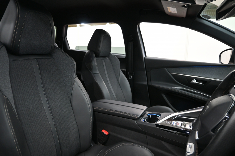 プジョー 5008 GTﾗｲﾝ ﾌﾞﾙｰHDI　ACC Pｽﾀ ECO BSM ﾊｰﾌﾚｻﾞｰ ﾏｯｻｰｼﾞ機能 純正ﾀｯﾁｽｸﾘｰﾝ ﾌﾙｾｸﾞ Carplay BTｵｰﾃﾞｨｵ&TEL 純正18ｲﾝﾁAW　2年保証付