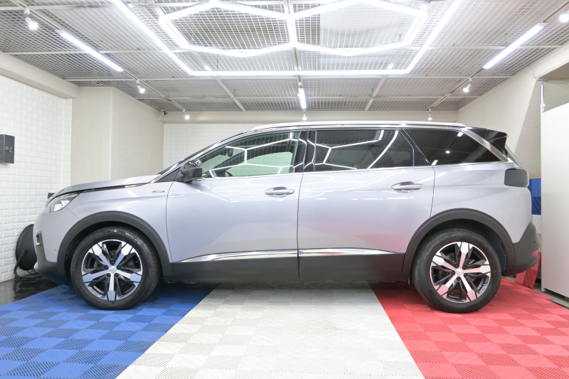 プジョー 5008 GTﾗｲﾝ ﾌﾞﾙｰHDI　ACC Pｽﾀ ECO BSM ﾊｰﾌﾚｻﾞｰ ﾏｯｻｰｼﾞ機能 純正ﾀｯﾁｽｸﾘｰﾝ ﾌﾙｾｸﾞ Carplay BTｵｰﾃﾞｨｵ&TEL 純正18ｲﾝﾁAW　2年保証付