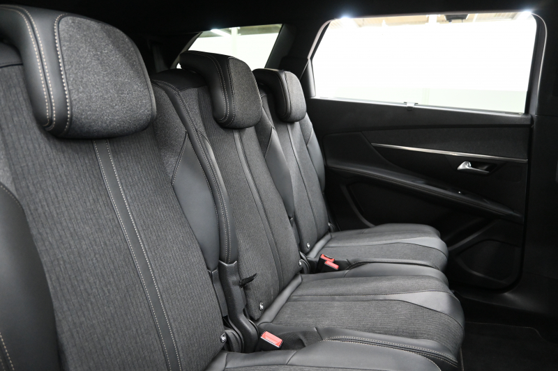 プジョー 5008 GTﾗｲﾝ ﾌﾞﾙｰHDI　ACC Pｽﾀ ECO BSM ﾊｰﾌﾚｻﾞｰ ﾏｯｻｰｼﾞ機能 純正ﾀｯﾁｽｸﾘｰﾝ ﾌﾙｾｸﾞ Carplay BTｵｰﾃﾞｨｵ&TEL 純正18ｲﾝﾁAW　2年保証付