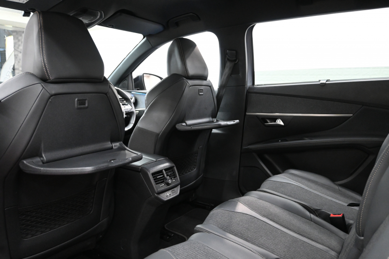 プジョー 5008 GTﾗｲﾝ ﾌﾞﾙｰHDI　ACC Pｽﾀ ECO BSM ﾊｰﾌﾚｻﾞｰ ﾏｯｻｰｼﾞ機能 純正ﾀｯﾁｽｸﾘｰﾝ ﾌﾙｾｸﾞ Carplay BTｵｰﾃﾞｨｵ&TEL 純正18ｲﾝﾁAW　2年保証付