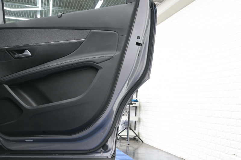 プジョー 5008 GTﾗｲﾝ ﾌﾞﾙｰHDI　ACC Pｽﾀ ECO BSM ﾊｰﾌﾚｻﾞｰ ﾏｯｻｰｼﾞ機能 純正ﾀｯﾁｽｸﾘｰﾝ ﾌﾙｾｸﾞ Carplay BTｵｰﾃﾞｨｵ&TEL 純正18ｲﾝﾁAW　2年保証付