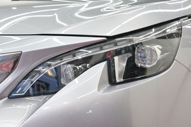 プジョー 5008 GTﾗｲﾝ ﾌﾞﾙｰHDI　ACC Pｽﾀ ECO BSM ﾊｰﾌﾚｻﾞｰ ﾏｯｻｰｼﾞ機能 純正ﾀｯﾁｽｸﾘｰﾝ ﾌﾙｾｸﾞ Carplay BTｵｰﾃﾞｨｵ&TEL 純正18ｲﾝﾁAW　2年保証付