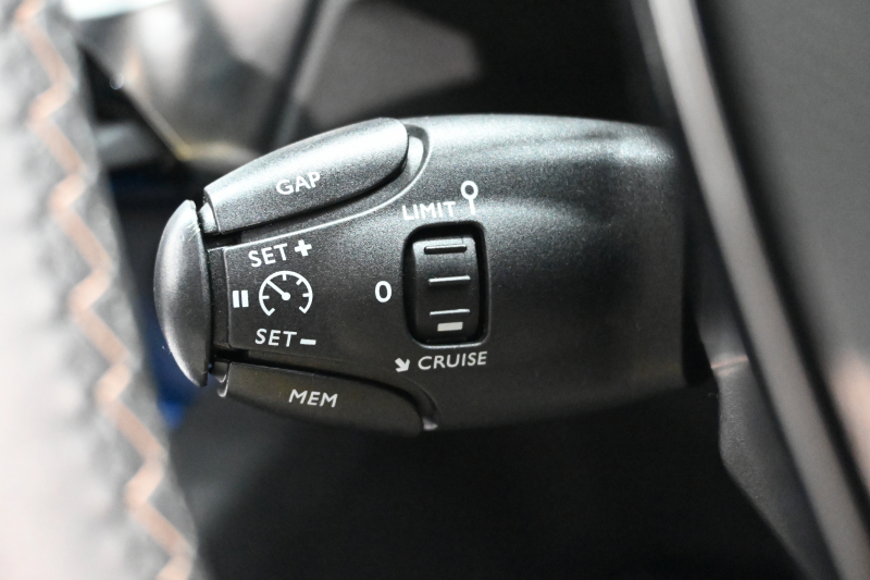 プジョー 5008 GTﾗｲﾝ ﾌﾞﾙｰHDI　ACC Pｽﾀ ECO BSM ﾊｰﾌﾚｻﾞｰ ﾏｯｻｰｼﾞ機能 純正ﾀｯﾁｽｸﾘｰﾝ ﾌﾙｾｸﾞ Carplay BTｵｰﾃﾞｨｵ&TEL 純正18ｲﾝﾁAW　2年保証付