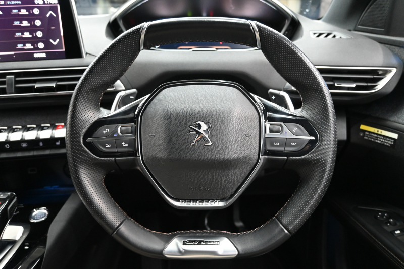 プジョー 5008 GTﾗｲﾝ ﾌﾞﾙｰHDI　ACC Pｽﾀ ECO BSM ﾊｰﾌﾚｻﾞｰ ﾏｯｻｰｼﾞ機能 純正ﾀｯﾁｽｸﾘｰﾝ ﾌﾙｾｸﾞ Carplay BTｵｰﾃﾞｨｵ&TEL 純正18ｲﾝﾁAW　2年保証付