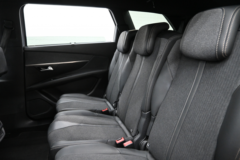 プジョー 5008 GTﾗｲﾝ ﾌﾞﾙｰHDI　ACC Pｽﾀ ECO BSM ﾊｰﾌﾚｻﾞｰ ﾏｯｻｰｼﾞ機能 純正ﾀｯﾁｽｸﾘｰﾝ ﾌﾙｾｸﾞ Carplay BTｵｰﾃﾞｨｵ&TEL 純正18ｲﾝﾁAW　2年保証付