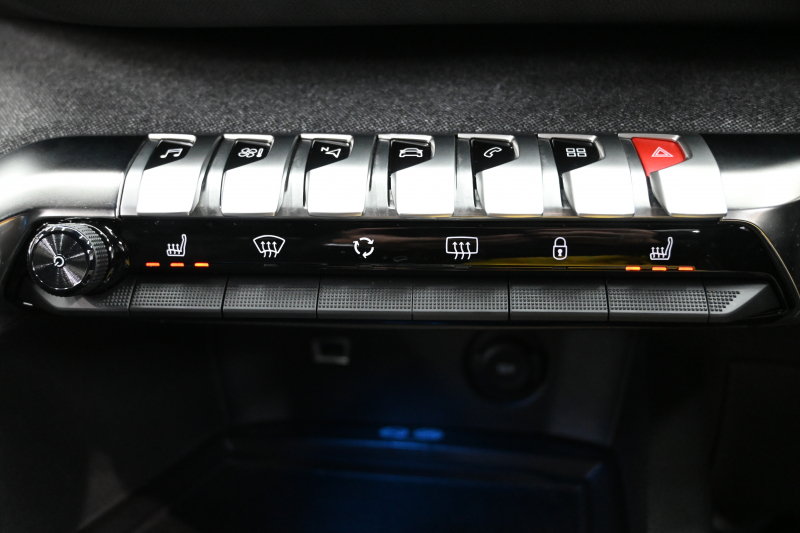 プジョー 5008 GTﾗｲﾝ ﾌﾞﾙｰHDI　ACC Pｽﾀ ECO BSM ﾊｰﾌﾚｻﾞｰ ﾏｯｻｰｼﾞ機能 純正ﾀｯﾁｽｸﾘｰﾝ ﾌﾙｾｸﾞ Carplay BTｵｰﾃﾞｨｵ&TEL 純正18ｲﾝﾁAW　2年保証付