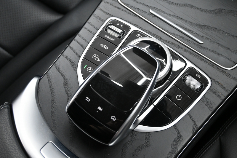 メルセデスベンツ Cクラス C200 AVG AMGﾗｲﾝ ﾚｰﾀﾞｰｾｰﾌﾃｨPKG　後期 BSG Meｺﾈ Pｽﾀ 黒革 HDDﾅﾋﾞTV CarPlay Bｶﾒﾗ AMGｴｱﾛ&18ｲﾝﾁAW LED　2年保証付