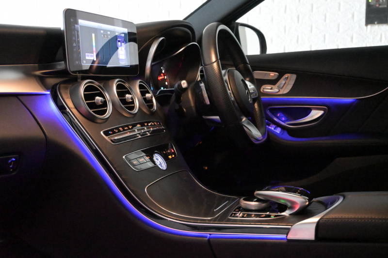メルセデスベンツ Cクラス C200 AVG AMGﾗｲﾝ ﾚｰﾀﾞｰｾｰﾌﾃｨPKG　後期 BSG Meｺﾈ Pｽﾀ 黒革 HDDﾅﾋﾞTV CarPlay Bｶﾒﾗ AMGｴｱﾛ&18ｲﾝﾁAW LED　2年保証付