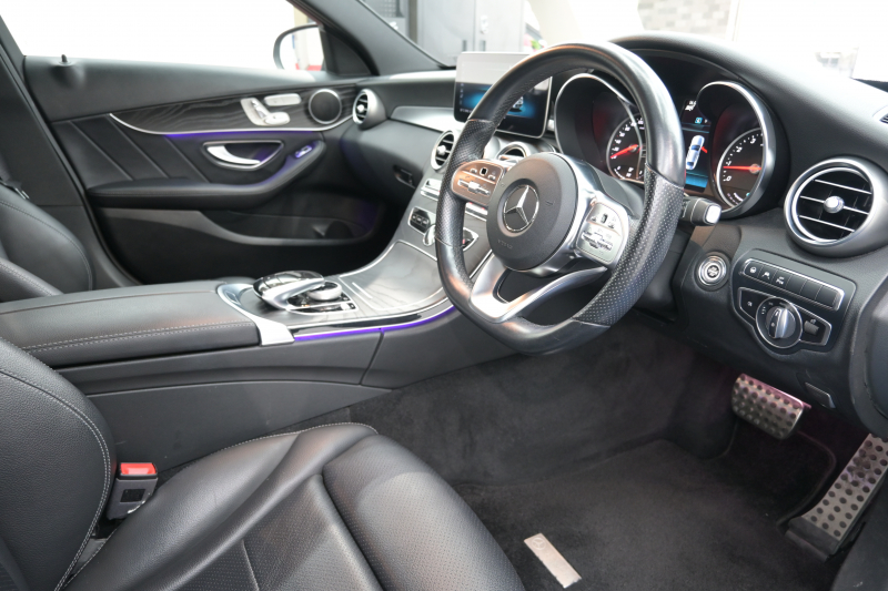 メルセデスベンツ Cクラス C200 AVG AMGﾗｲﾝ ﾚｰﾀﾞｰｾｰﾌﾃｨPKG　後期 BSG Meｺﾈ Pｽﾀ 黒革 HDDﾅﾋﾞTV CarPlay Bｶﾒﾗ AMGｴｱﾛ&18ｲﾝﾁAW LED　2年保証付