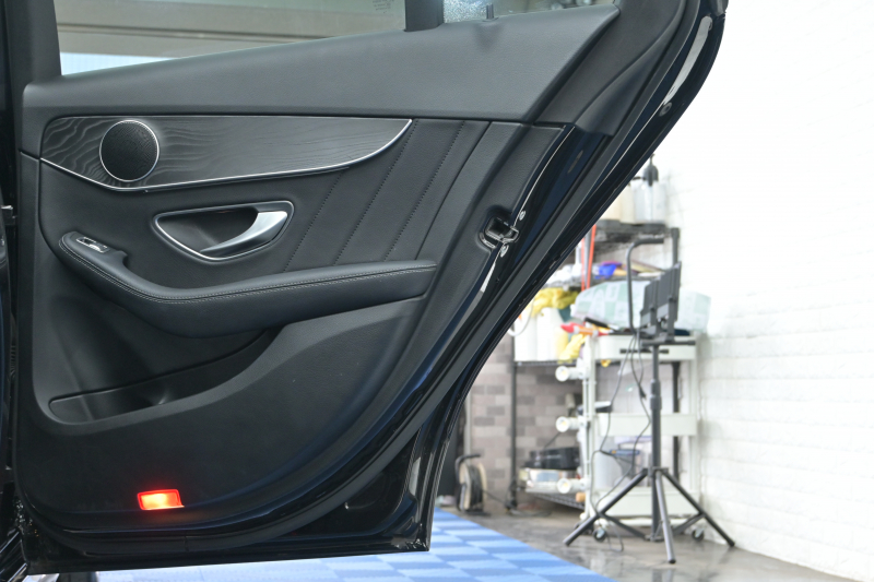 メルセデスベンツ Cクラス C200 AVG AMGﾗｲﾝ ﾚｰﾀﾞｰｾｰﾌﾃｨPKG　後期 BSG Meｺﾈ Pｽﾀ 黒革 HDDﾅﾋﾞTV CarPlay Bｶﾒﾗ AMGｴｱﾛ&18ｲﾝﾁAW LED　2年保証付