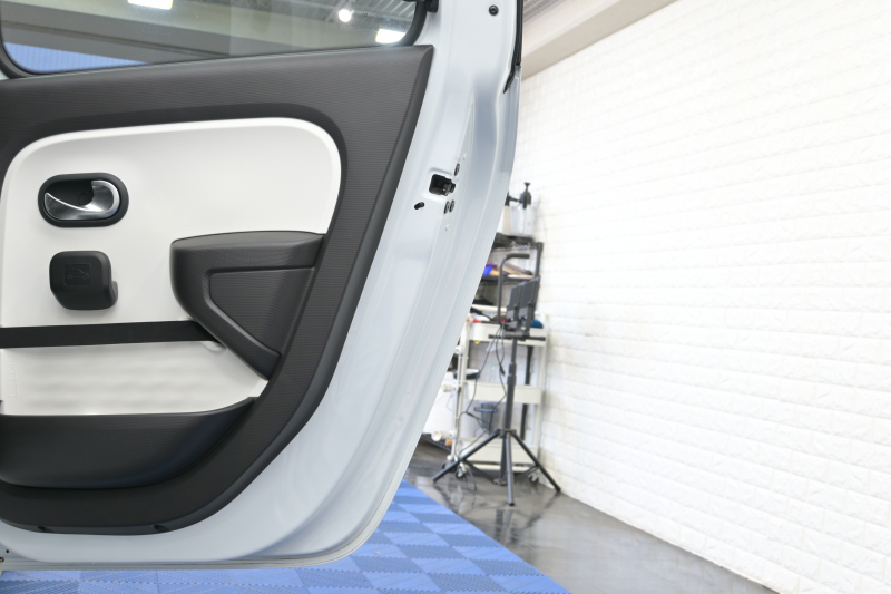 ルノー トゥインゴ ﾊﾞｲﾌﾞｽ　特別仕様車 1ｵｰﾅｰ ECO機能 ｸﾙｺﾝ 専用ﾚｻﾞｰ調×ﾌｧﾌﾞﾘｯｸｼｰﾄ ｼｰﾄﾋｰﾀｰ 純正ﾀｯﾁｽｸﾘｰﾝ CarPlay Bｶﾒﾗ 16ｲﾝﾁｱﾛｲﾎｲｰﾙ ｵﾚﾝｼﾞ内装ﾄﾘﾑ　2年保証付