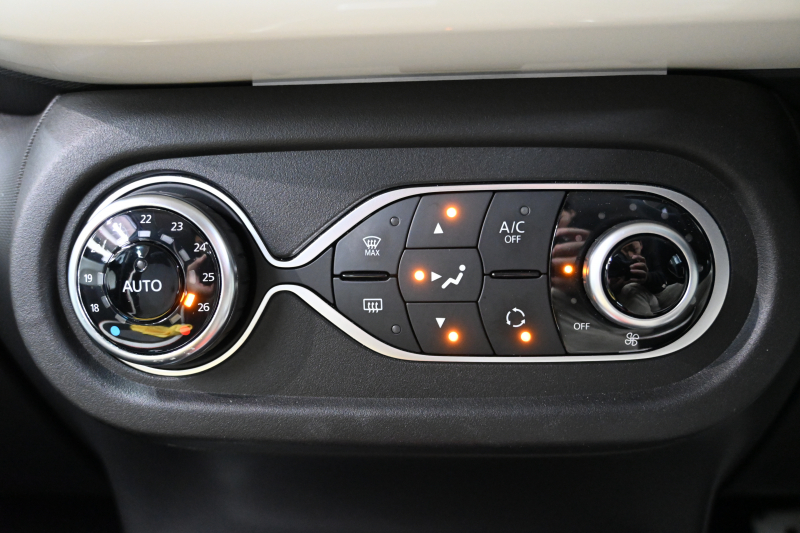 ルノー トゥインゴ ﾊﾞｲﾌﾞｽ　特別仕様車 1ｵｰﾅｰ ECO機能 ｸﾙｺﾝ 専用ﾚｻﾞｰ調×ﾌｧﾌﾞﾘｯｸｼｰﾄ ｼｰﾄﾋｰﾀｰ 純正ﾀｯﾁｽｸﾘｰﾝ CarPlay Bｶﾒﾗ 16ｲﾝﾁｱﾛｲﾎｲｰﾙ ｵﾚﾝｼﾞ内装ﾄﾘﾑ　2年保証付