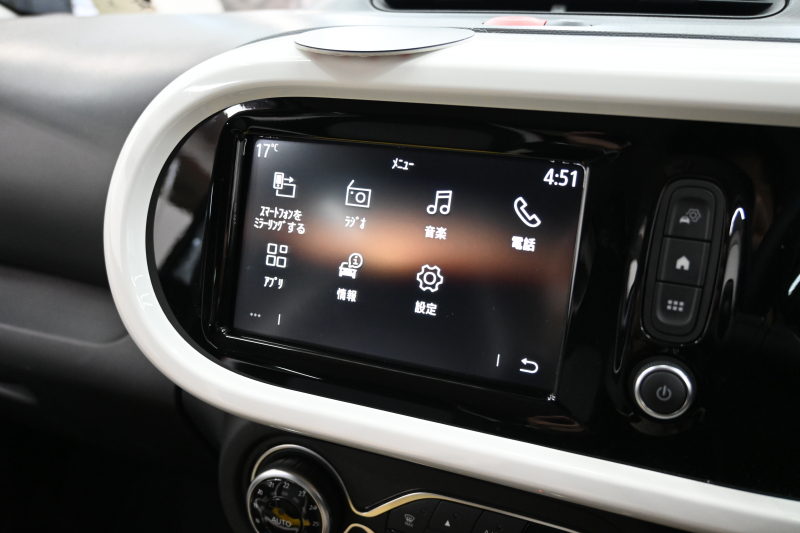 ルノー トゥインゴ ﾊﾞｲﾌﾞｽ　特別仕様車 1ｵｰﾅｰ ECO機能 ｸﾙｺﾝ 専用ﾚｻﾞｰ調×ﾌｧﾌﾞﾘｯｸｼｰﾄ ｼｰﾄﾋｰﾀｰ 純正ﾀｯﾁｽｸﾘｰﾝ CarPlay Bｶﾒﾗ 16ｲﾝﾁｱﾛｲﾎｲｰﾙ ｵﾚﾝｼﾞ内装ﾄﾘﾑ　2年保証付