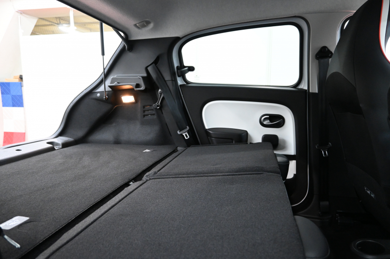 ルノー トゥインゴ ﾊﾞｲﾌﾞｽ　特別仕様車 1ｵｰﾅｰ ECO機能 ｸﾙｺﾝ 専用ﾚｻﾞｰ調×ﾌｧﾌﾞﾘｯｸｼｰﾄ ｼｰﾄﾋｰﾀｰ 純正ﾀｯﾁｽｸﾘｰﾝ CarPlay Bｶﾒﾗ 16ｲﾝﾁｱﾛｲﾎｲｰﾙ ｵﾚﾝｼﾞ内装ﾄﾘﾑ　2年保証付